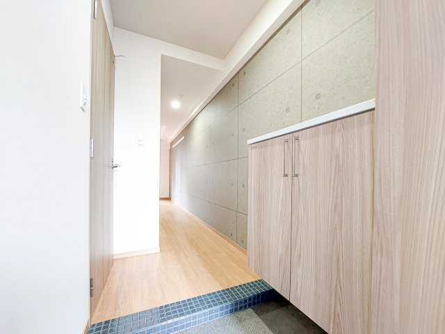 ルアナ　スザキ　3階の玄関|別号室のものになります。現状優先。