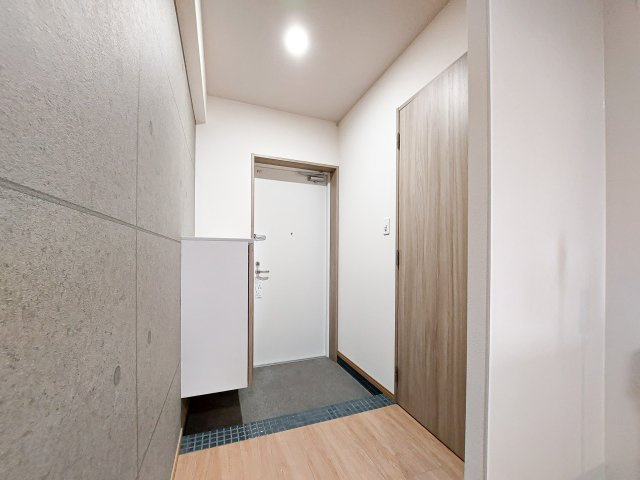 ルアナ　スザキ　3階の玄関|別号室のものになります。現状優先。