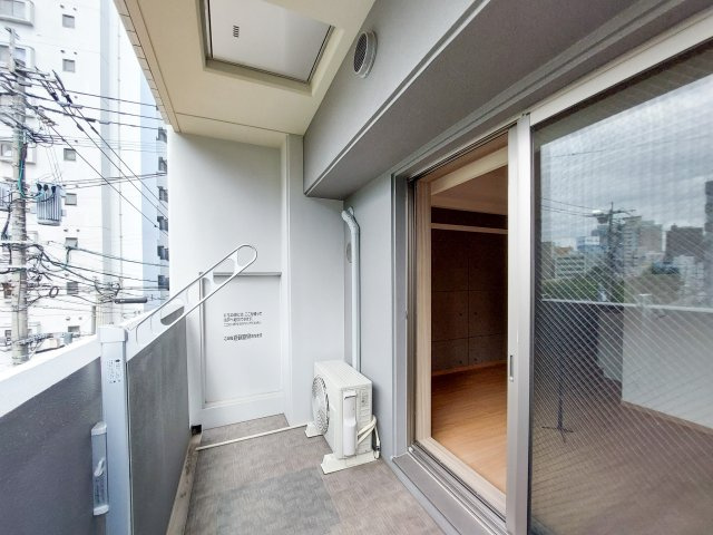 ルアナ　スザキ　3階のバルコニー|別号室のものになります。現状優先。