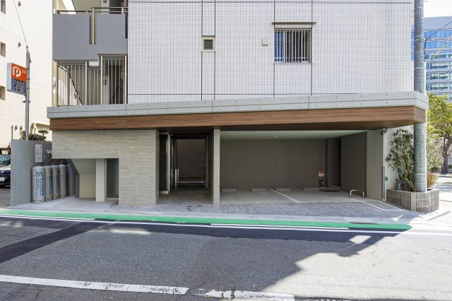 ルアナ　スザキ　3階の駐車場