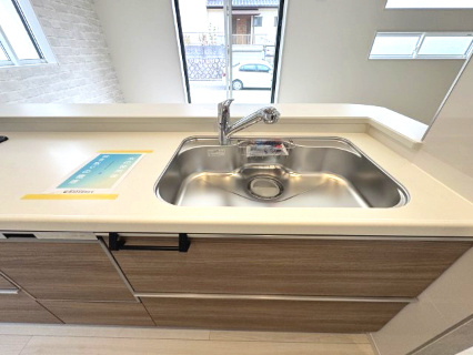 泉南市新家サングリーン新築住宅のキッチン|広々としたシンクで洗い物もスムーズ。使い勝手の良いキッチンです。