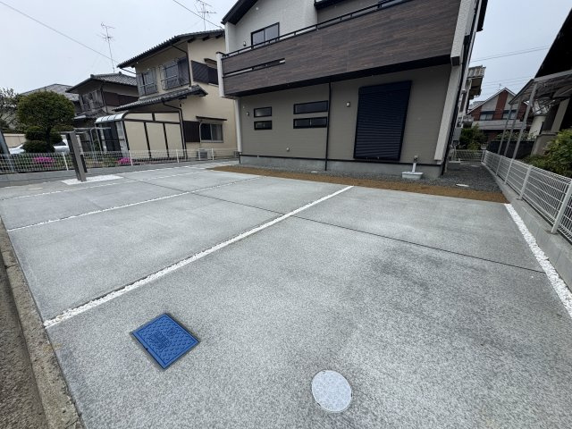 泉南市新家サングリーン新築住宅の駐車場|広々としたカースペースで３～4台駐車可です