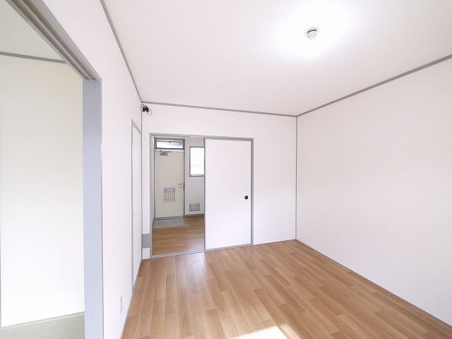 コーポラスアズマAの洋室|きれいな洋室です