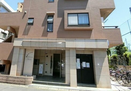 川崎市多摩区宿河原２丁目の賃貸マンションのエントランス