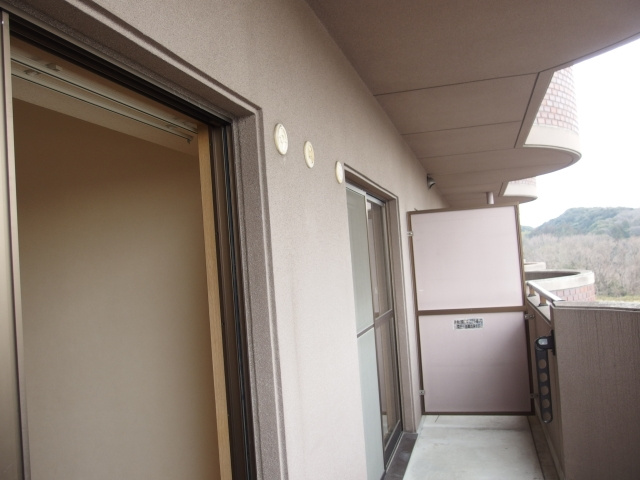 天神山マンションⅠ号館のバルコニー
