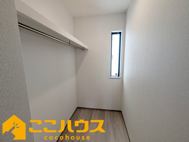 南城市佐敷新開　新築戸建て　全3棟　B号棟の収納|大容量のファミリークローゼットもございます