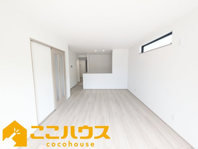 南城市佐敷新開　新築戸建て　全3棟　B号棟の居間・リビング|LDK16帖