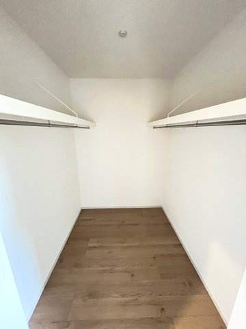【収納】 | 春日市弥生2丁目1期2期　4号棟（全6区画）【仲介手数料無料・0円】 | 現地写真。ウォークインクローゼットです。