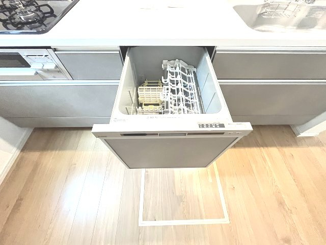 【キッチン】 | 春日市弥生2丁目1期2期　4号棟（全6区画）【仲介手数料無料・0円】 | 現地写真。食洗器が付いてます。
