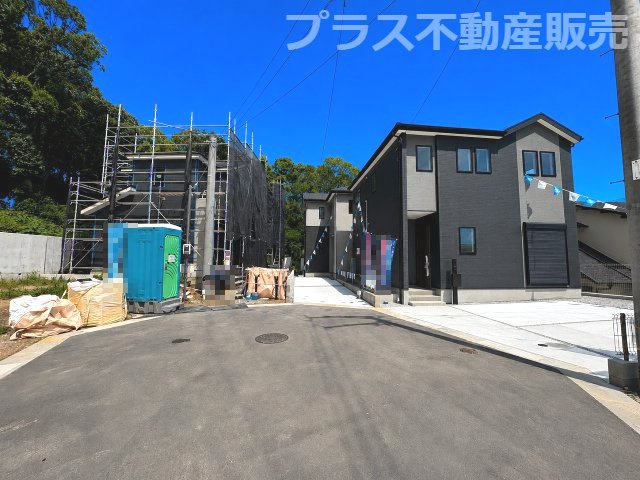 【外観】 | 春日市弥生2丁目1期2期　4号棟（全6区画）【仲介手数料無料・0円】 | 現地写真。プラス不動産販売なら、現場の全ての棟をまとめてご見学頂けます。