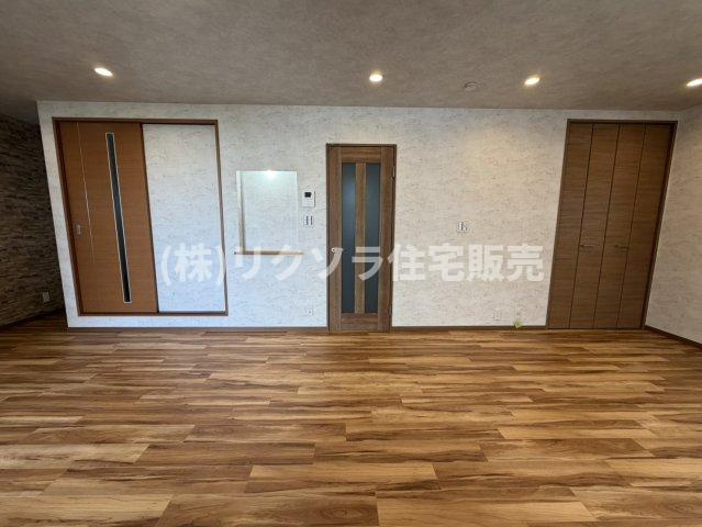 千石西町　中古一戸建てのキッチン|LDK17.5帖
■物件内覧・資金計画相談・住宅ローン相談、リフォーム相談、お問合せ受付中■
※当日・翌日のご内覧、ご相談はお電話でのお問合せがスムーズです！