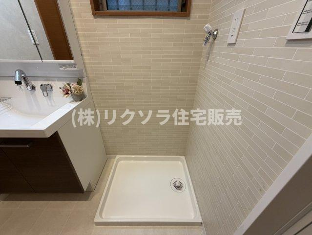 千石西町　中古一戸建てのランドリースペース|ドラム式洗濯機も設置可能
■物件内覧・資金計画相談・住宅ローン相談、リフォーム相談、お問合せ受付中■
※当日・翌日のご内覧、ご相談はお電話でのお問合せがスムーズです！