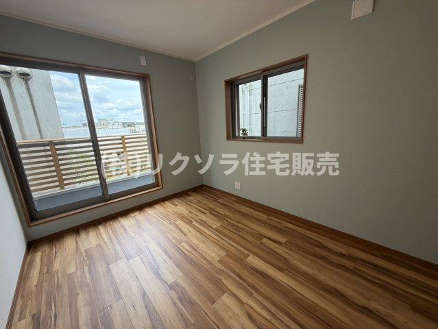 千石西町　中古一戸建ての寝室|洋室7.0帖
■物件内覧・資金計画相談・住宅ローン相談、リフォーム相談、お問合せ受付中■
※当日・翌日のご内覧、ご相談はお電話でのお問合せがスムーズです！