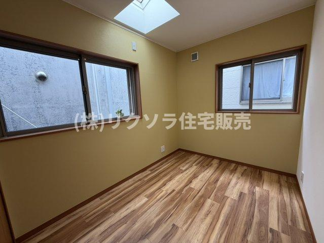 千石西町　中古一戸建ての子供部屋|洋室4.2帖
■物件内覧・資金計画相談・住宅ローン相談、リフォーム相談、お問合せ受付中■
※当日・翌日のご内覧、ご相談はお電話でのお問合せがスムーズです！