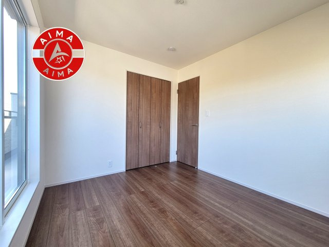 福岡市東区美和台5丁目第1-2棟（2号棟）の寝室|主寝室には収納力に優れたクローゼットがありますので、お部屋もすっきり片付きます。