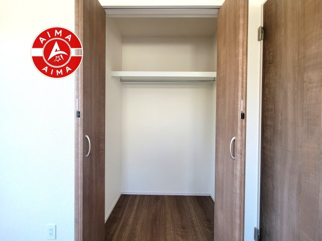 福岡市東区美和台5丁目第1-2棟（2号棟）の収納|洋服や大きな荷物が多い方や人数の多いご家族などは、一般的なクローゼットよりもウォークインクローゼットのほうが使い勝手が良いです。