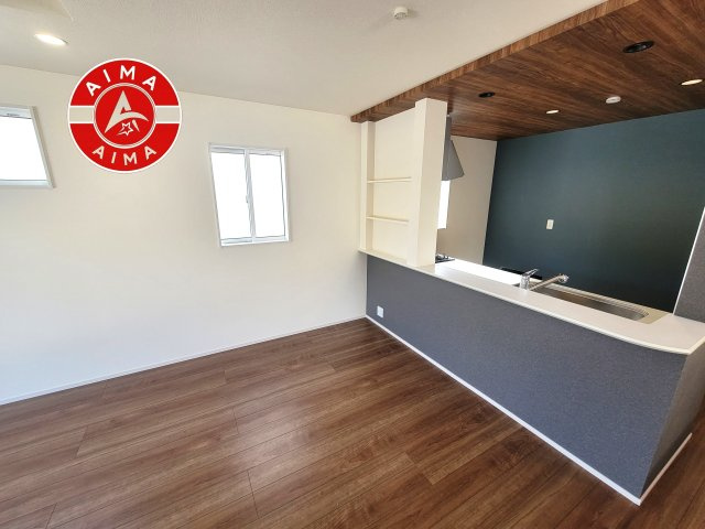 福岡市東区美和台5丁目第1-2棟（2号棟）のダイニング|キッチンから立ち込める香りが今日の料理を期待させます。