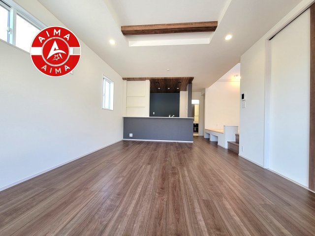 福岡市東区美和台5丁目第1-2棟（2号棟）の居間・リビング|キッチンからリビングをしっかり確認できます。家族の笑顔があふれる空間になりそうですね。