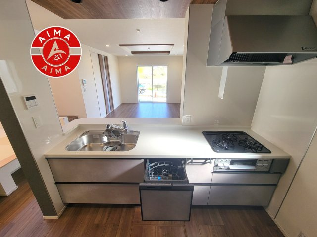 福岡市東区美和台5丁目第1-2棟（2号棟）のキッチン|ご家族を近くに感じられる対面キッチンのLDK。会話もはずみそうですね。