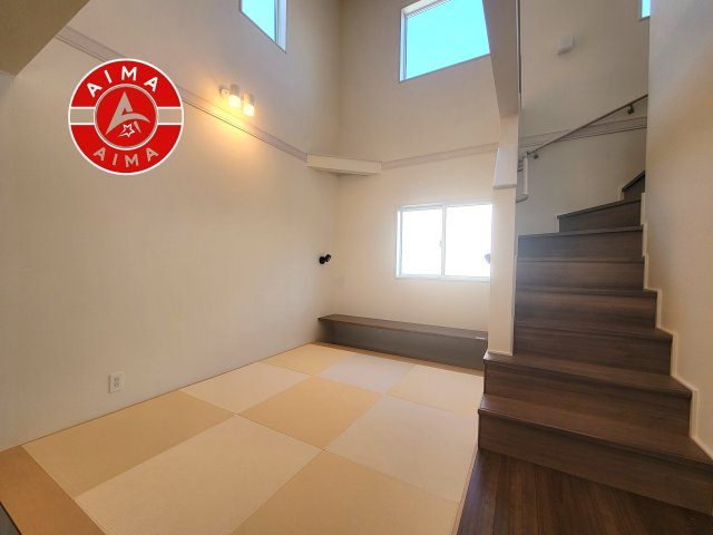 福岡市東区美和台5丁目第1-2棟（2号棟）の和室|和室を上手に活用すると暮らし方の幅が広がります。例えば普段は開け放して、子供の小さいうちはお昼寝や遊びのスペースに。畳はソフトなので転んでもケガをしにくく安心です