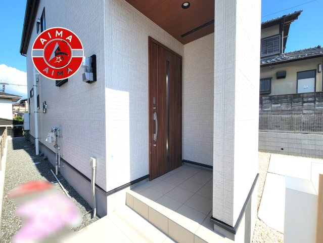 糟屋郡志免町桜丘1丁目第1-2棟（2号棟）の玄関|おでかけの時も帰った時も、「我が家」を最初に感じでもらえる素敵な空間に。
