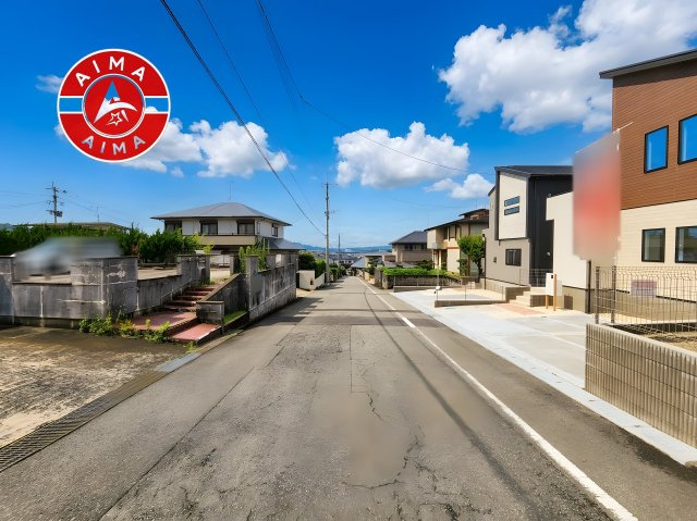 糟屋郡志免町桜丘1丁目第1-2棟（2号棟）の外観|前面道路含む現地の写真です。