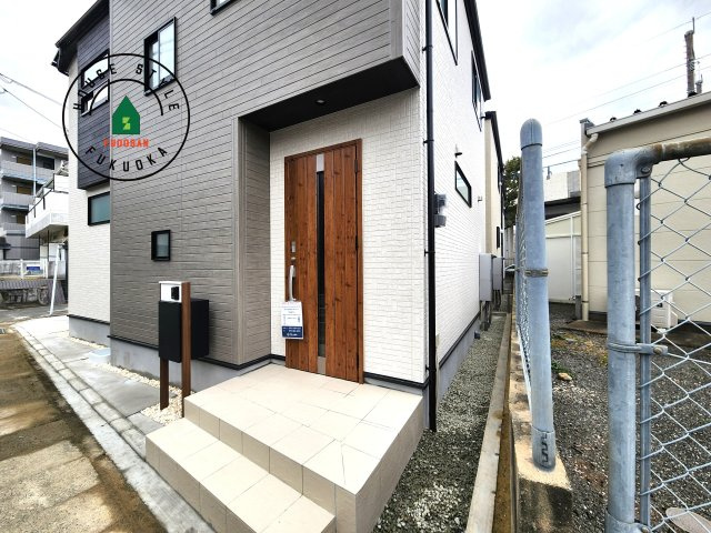福岡市南区弥永1丁目第1-4棟（4号棟）の玄関|おでかけの時も帰った時も、「我が家」を最初に感じでもらえる素敵な空間に。