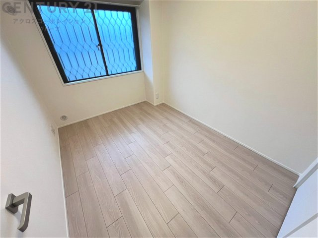 創造性や成長を促す遊びの空間を提供。学習や趣味に集中できる環境を整えます。個別のプライベートスペースは自己表現と自立心を育み、心地よい睡眠環境を整えリラックスできる場所を提供。