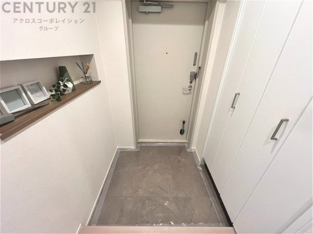 大きな玄関収納付きの玄関です　家族皆様の履物をしっかり収納できます