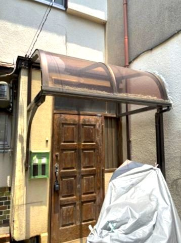 西宮市田代町の玄関|屋根があるので、雨の日も安心です