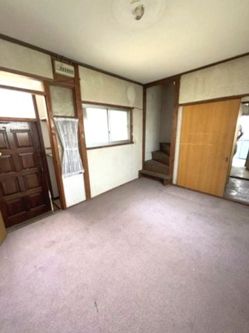西宮市田代町の洋室|明るい陽射しが射し込む心地良い空間です