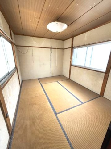 西宮市田代町の和室|2面採光、南側に窓を設けているため、一日中明るく、気分も明るくなります。
