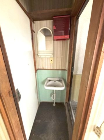 西宮市田代町の独立洗面台|お手入れラクラク洗面台