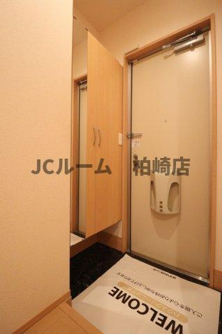 柏崎市松波３丁目のアパートの玄関