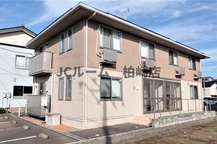 柏崎市松波３丁目のアパートの外観