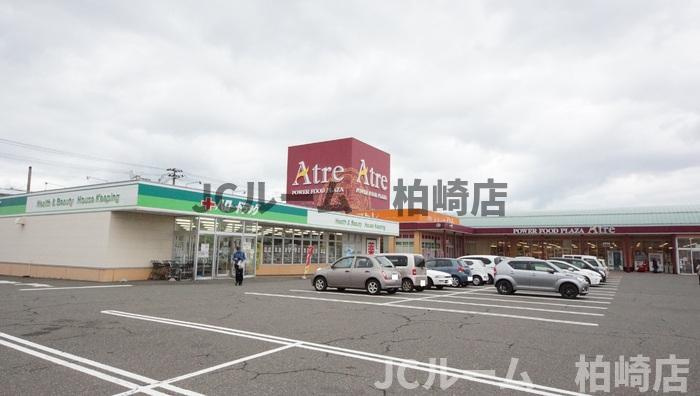柏崎市松波３丁目のアパートの周辺