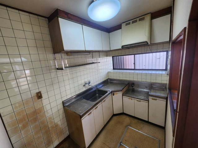 一ノ割戸建の和室|二面採光で明るくホッとする雰囲気の和室です
