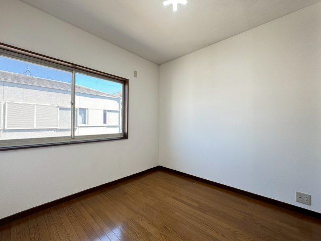 ◆リフォーム済みの美宅◆開放的な角地◆スーパー・ドラッグストア徒歩６分◆伏見区羽束師鴨川町の洋室|洋室