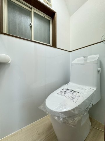 ◆リフォーム済みの美宅◆開放的な角地◆スーパー・ドラッグストア徒歩６分◆伏見区羽束師鴨川町のトイレ|トイレ