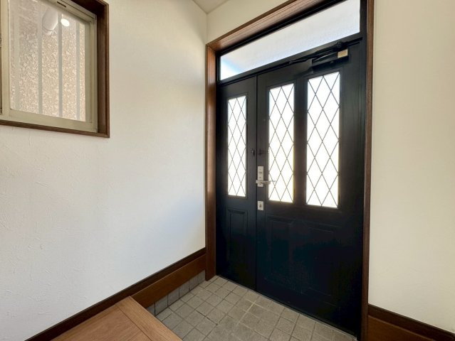 ◆リフォーム済みの美宅◆開放的な角地◆スーパー・ドラッグストア徒歩６分◆伏見区羽束師鴨川町の玄関|玄関