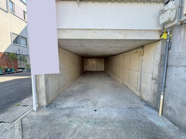 ◆リフォーム済みの美宅◆開放的な角地◆スーパー・ドラッグストア徒歩６分◆伏見区羽束師鴨川町の駐車場|車庫
