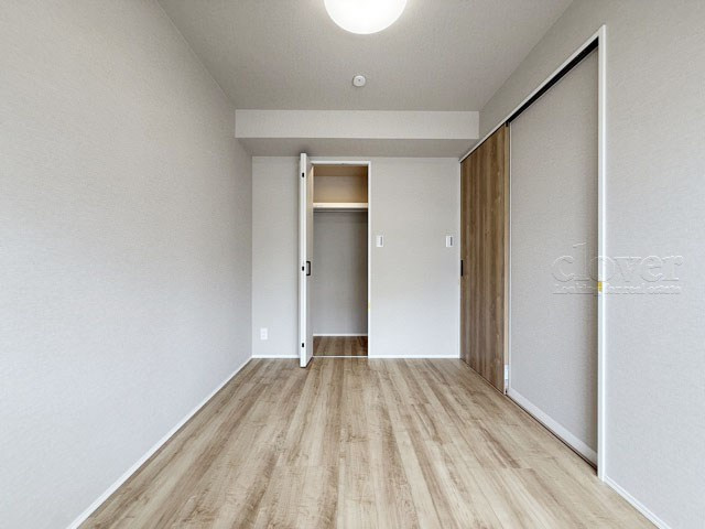 【収納】 | 池上コーポラス | 大きな収納力が魅力の洋室。多くのお客様から、「欲しいもの＝収納」という声をいただきますが、まさにこのようなお部屋は需要の高さを感じます。～即日のご見学可能～　お問合せはお気軽にどうぞ。

