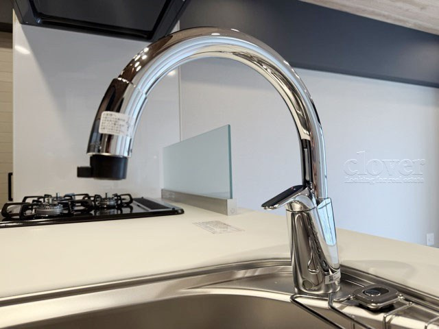 【キッチン】 | 池上コーポラス | 浄水器を備えたキッチンシンク。調理をするにも洗い物をするにも大切な設備です。何よりも求められる清潔感もご確認ください。～即日のご見学可能～　お問合せはお気軽にどうぞ。
