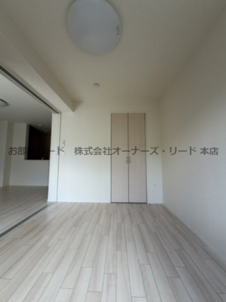 サクラヴィラージュ津福の洋室