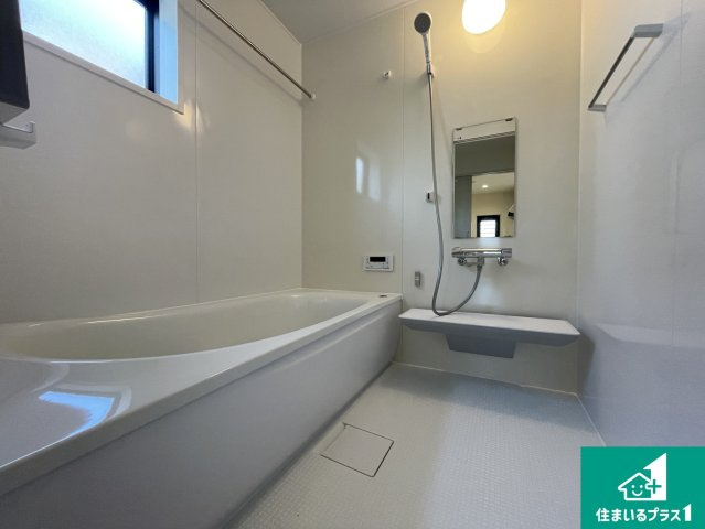 木津川市南加茂台　新築一戸建ての前面道路含む現地写真|周辺は落ち着いた街並みの住宅地！子育てがしやすい住環境です！まだ未完成ですが、現地でしかわからない事もございます。是非一度ご覧ください。
