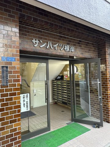 サンハイツ根岸のエントランス