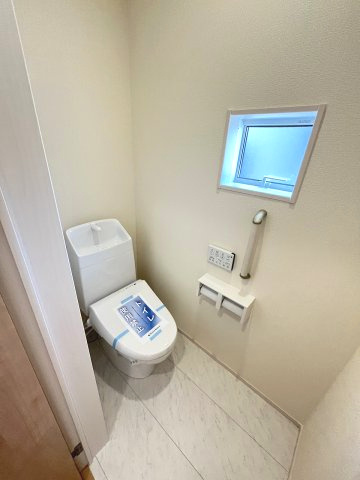 【トイレ】 | 福岡市西区今宿上ノ原第1　1号棟（全7棟）【仲介手数料無料・0円】 | 現地写真。1階のトイレです。