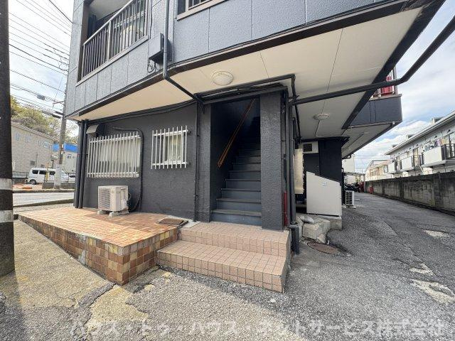 東和ビルのエントランス