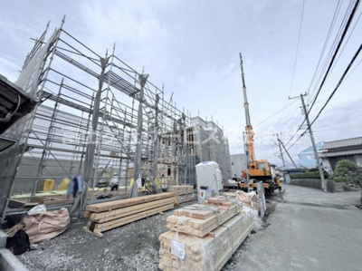 【外観】 | 富士宮市万野原新田 30期 新築一戸建て 1号棟 | 現在建築中の外観画像です。ご内覧は同じメーカーの完成物件へご案内いたしますので、いつでもご相談ください！