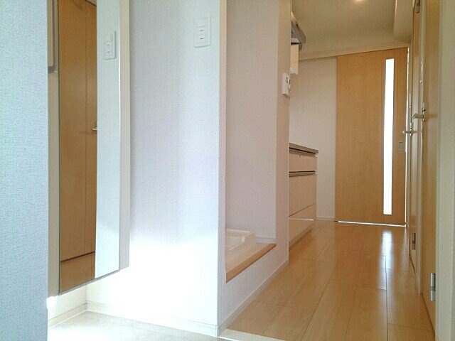 シェモワ　八尾の玄関